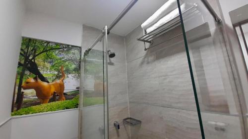 Ένα μπάνιο στο On Apartasuites