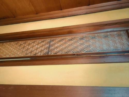 a wooden door with a pattern on it at 質本宿Shichibonya戸尾町 in Sasebo