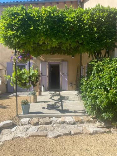 Φωτογραφία από το άλμπουμ του GITE DU ROY D'AMONT Plaine de l'Ain, Parking, Local vélo et table d'hôtes σε Lagnieu