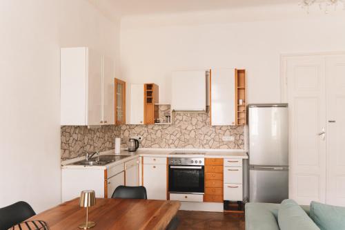 Designer Historical 2BD Apartment by Wien Mitte