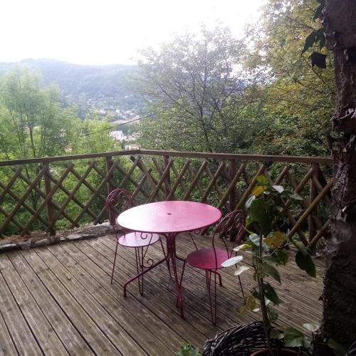 Photo de la galerie de l'établissement Charm and dominant view for a flowery break!, à La Celle-sous-Gouzon