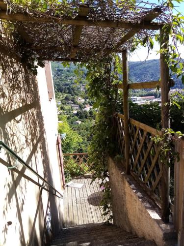 Photo de la galerie de l'établissement Charm and dominant view for a flowery break!, à La Celle-sous-Gouzon