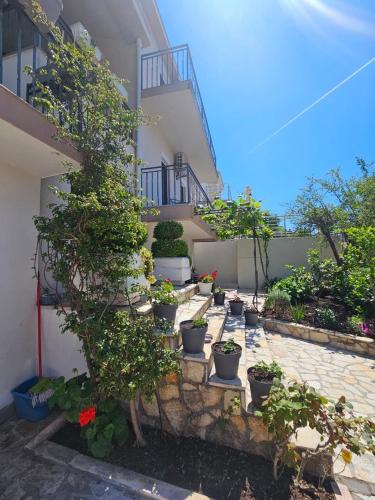 Zahrada ubytování Vila Lučica apartman pogled na more