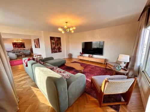 Oh! Zamalek Newly Renovated Apartment