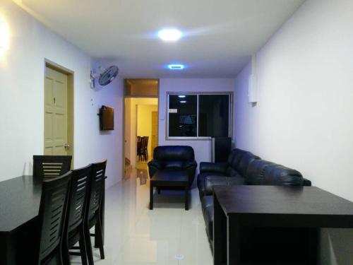 Area tempat duduk di JS&K Homestay