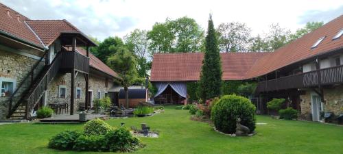 a yard in front of a building with a house at Statek Kloubek in Chabičovice