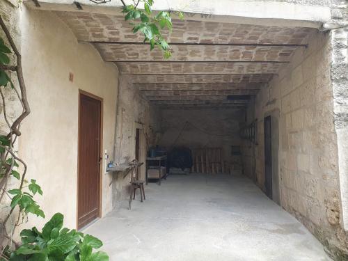 an empty hallway of a building with a wooden ceiling at Maison traditionnelle au cœur d'un village typique à 30 mn de la mer in Junas