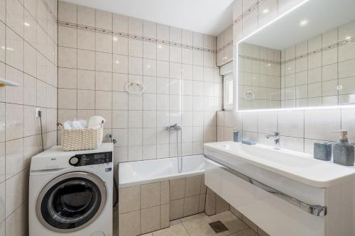 Gallery image of Comfort 5 person apartman, FREE parking in Solin