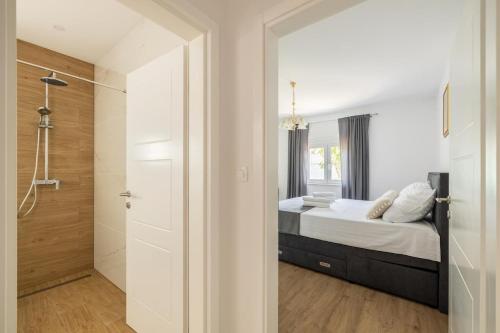 Gallery image of Comfort 5 person apartman, FREE parking in Solin