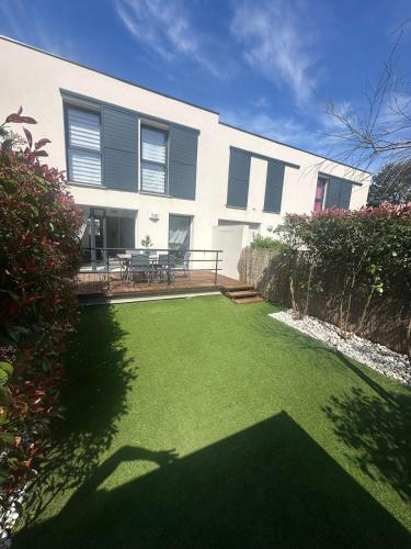 Maison indépendante avec jardin dans résidence proche de la plage