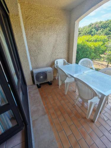 Le Cap d'Agde 2 pièces climatisé résidence Odalys St Loup en RDC avec terrasse