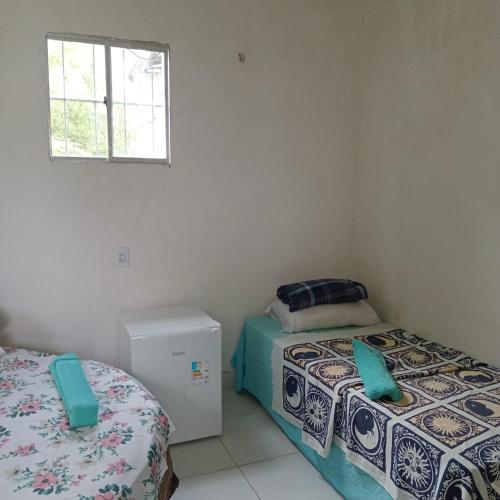 a bedroom with two beds and a window at Quarto Suíte Campina Grande 2025 in Lagoa Sêca