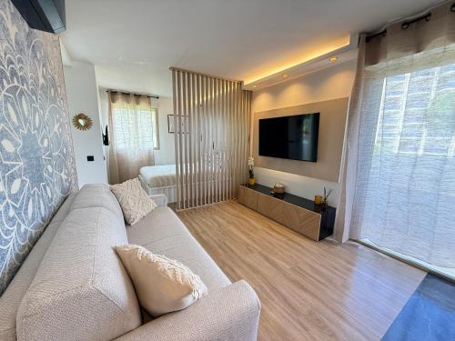 Romance Marine , face à la mer