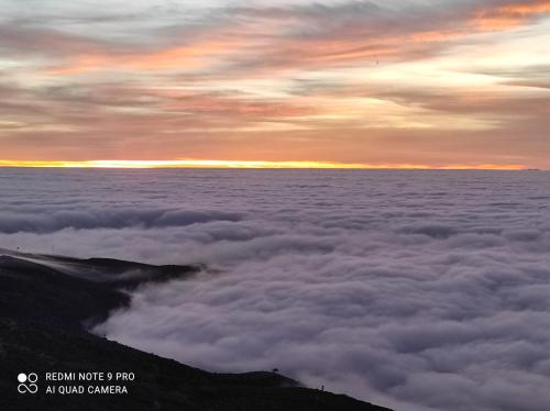 a view from above the clouds at sunset at Quinta Damigo in Seia