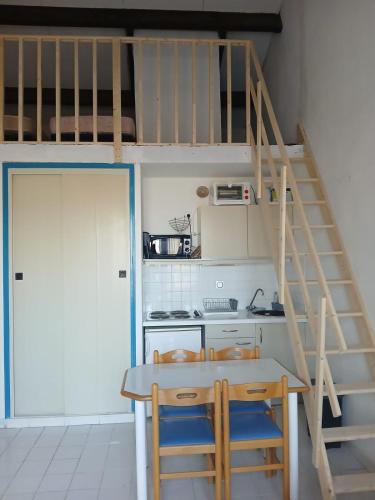 Beau appartement face à l eau