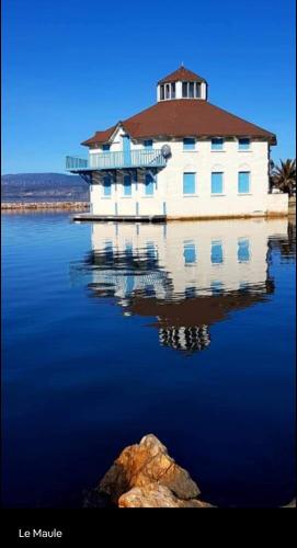 Beau appartement face à l eau