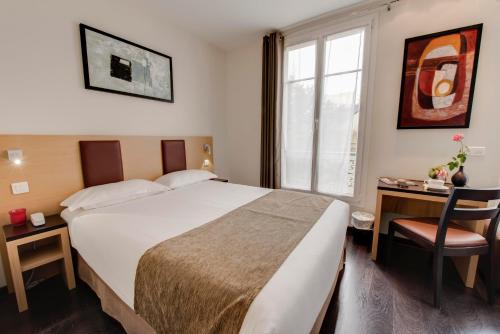 Postel nebo postele na pokoji v ubytování Source Hôtel