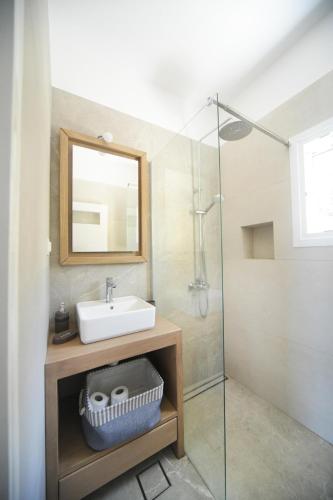 a bathroom with a sink and a glass shower at On Sight Studio l in Myrties