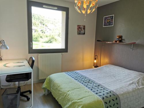 a bedroom with a bed and a desk and a window at DÉTENTE GARANTIE in Clermont-Ferrand
