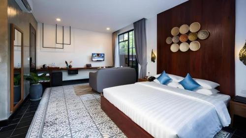 Deluxe Double Room with Patio or Balcony