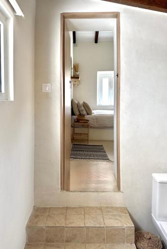 Postel nebo postele na pokoji v ubytování Akrasi Manor - Corfu Village Living