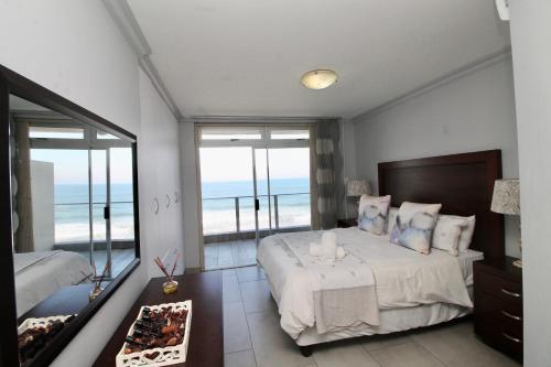 Postel nebo postele na pokoji v ubytování Santorini 202A