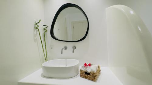 Ένα μπάνιο στο Michelangelo Suites
