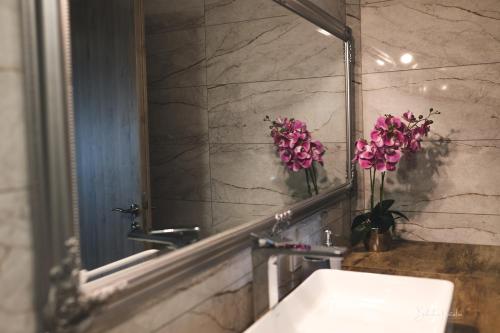 Ένα μπάνιο στο Annabella Apartmanház