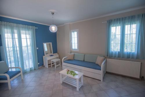 Χώρος καθιστικού στο Villa Theodora