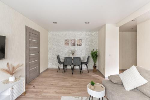 Posezení v ubytování Šviesūs ir Jaukūs Apartamentai su balkonu