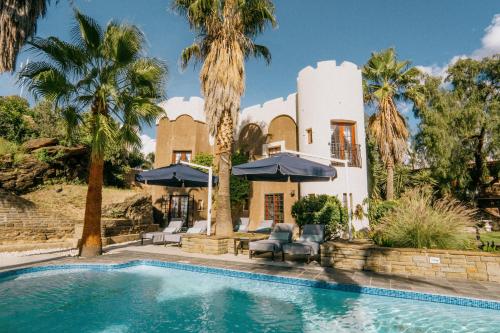 Boutique Hotel Heinitzburg tesisinde veya buraya yakın yüzme havuzu