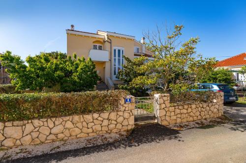 Hoone, kus puhkemaja asub