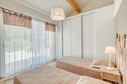 Ένα ή περισσότερα κρεβάτια σε δωμάτιο στο Gite neuf avec piscine Bio uv