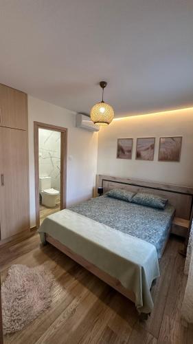 a bedroom with a large bed in a room at Garden House Flogita in Flogita