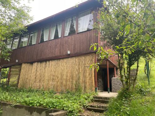 Un jardín fuera de Chata Maruška na Sýkořici