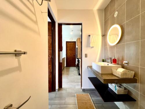 Ένα μπάνιο στο Luxury Apartment- View- Pool- La Libertad Surfcity