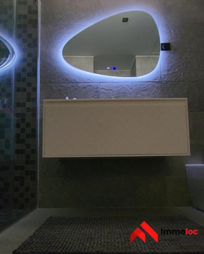 a bathroom with a mirror and a sink at Villa Prestige N116 in Arbatache