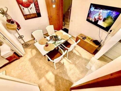 Μια τηλεόραση ή/και κέντρο ψυχαγωγίας στο TRAVELLERS LEMONIAS APARTMENT Agios GORDIOS
