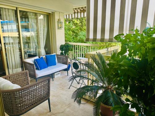 Luxury & Privacy - Pool, Parking, AC