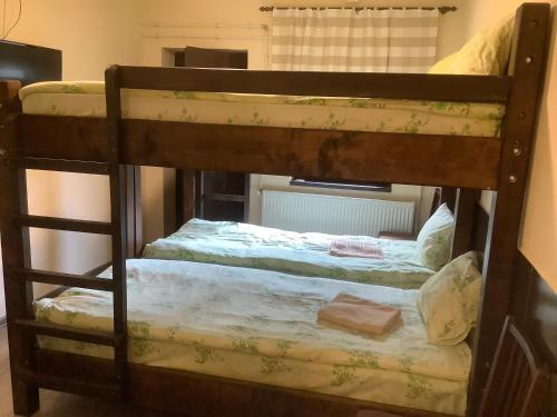 Ένα ή περισσότερα κρεβάτια σε δωμάτιο στο Garden Inn