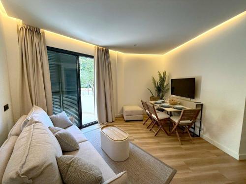 Luxury one bed apartment & pool