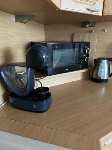 Kuchyň nebo kuchyňský kout v ubytování Modern & cozy apartment near hockey & football arena