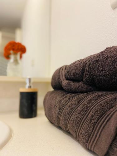 a stack of towels sitting on a counter next to a sink at Terracotta, Appartement, Centre historique in Auch