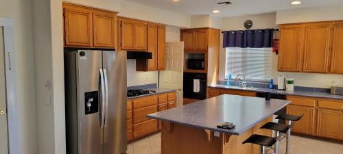 Η κουζίνα ή μικρή κουζίνα στο Luxury 1 Bed 1 Bath Fully Private