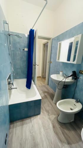 a bathroom with a tub and a sink and a toilet at Casa Amore a Bergamo in Bergamo