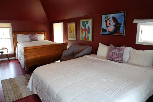 Gallery image of Tavern on the Bay Hotel - Albert Anastasia Suite in Somers Point