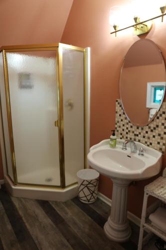 Gallery image of Tavern on the Bay Hotel - Albert Anastasia Suite in Somers Point