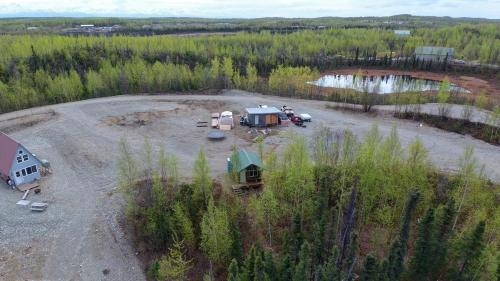 Photo de la galerie de l'établissement Bass Farm Twin Lakes Couples Dry Cabin, à Wasilla