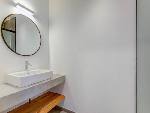 a bathroom with a white sink and a mirror at Leni Top 1 in Dienten am Hochkönig