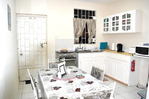 Cuina o zona de cuina de Coastal View7 Apt #3